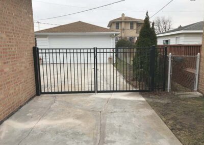 a black aluminum fence