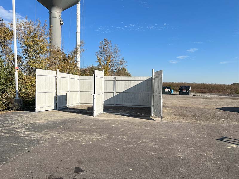 a white vinyl fence